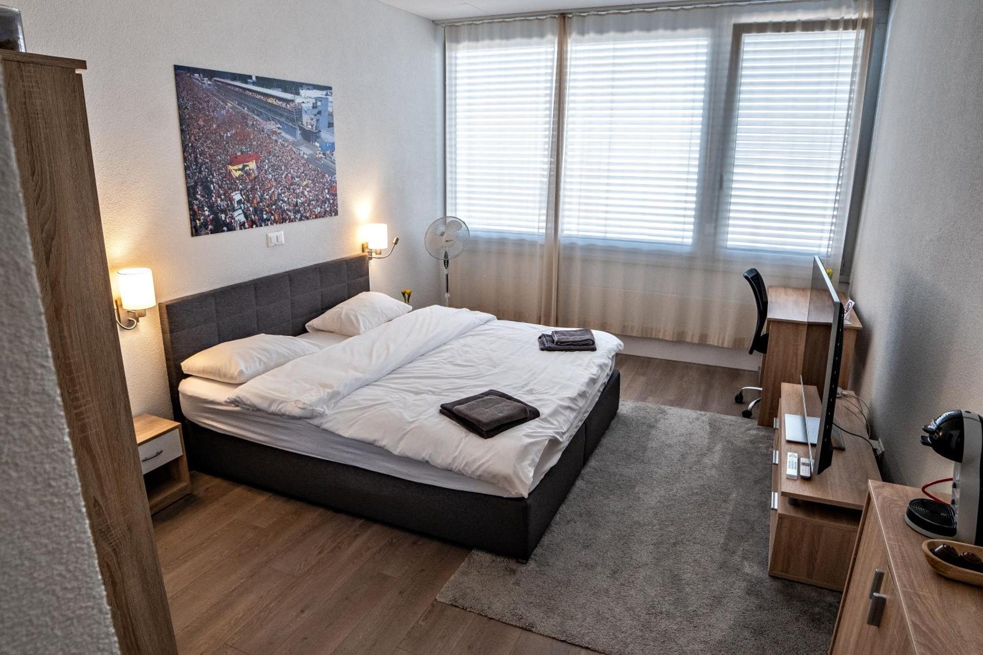 Pit Stop Apartments Cham Bagian luar foto